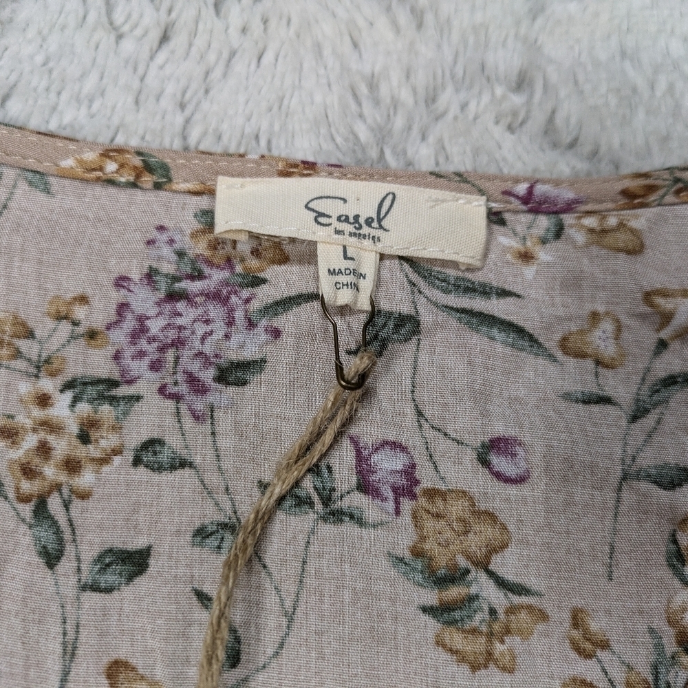 Easel Romper Women's L Beige Floral Easing Along Loose Fit Ruffle Hem V-Neck - Picture 4 of 8